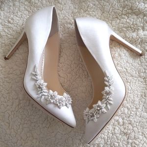 Bella Belle Jasmine Embellished Silk Pump Wedding Heel size 9.5 NEW